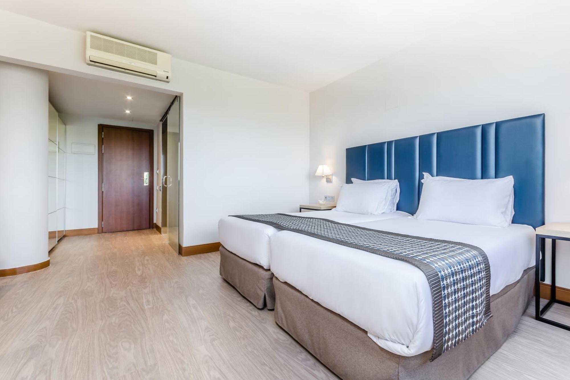 Double or Twin Room,680761764:JPEG